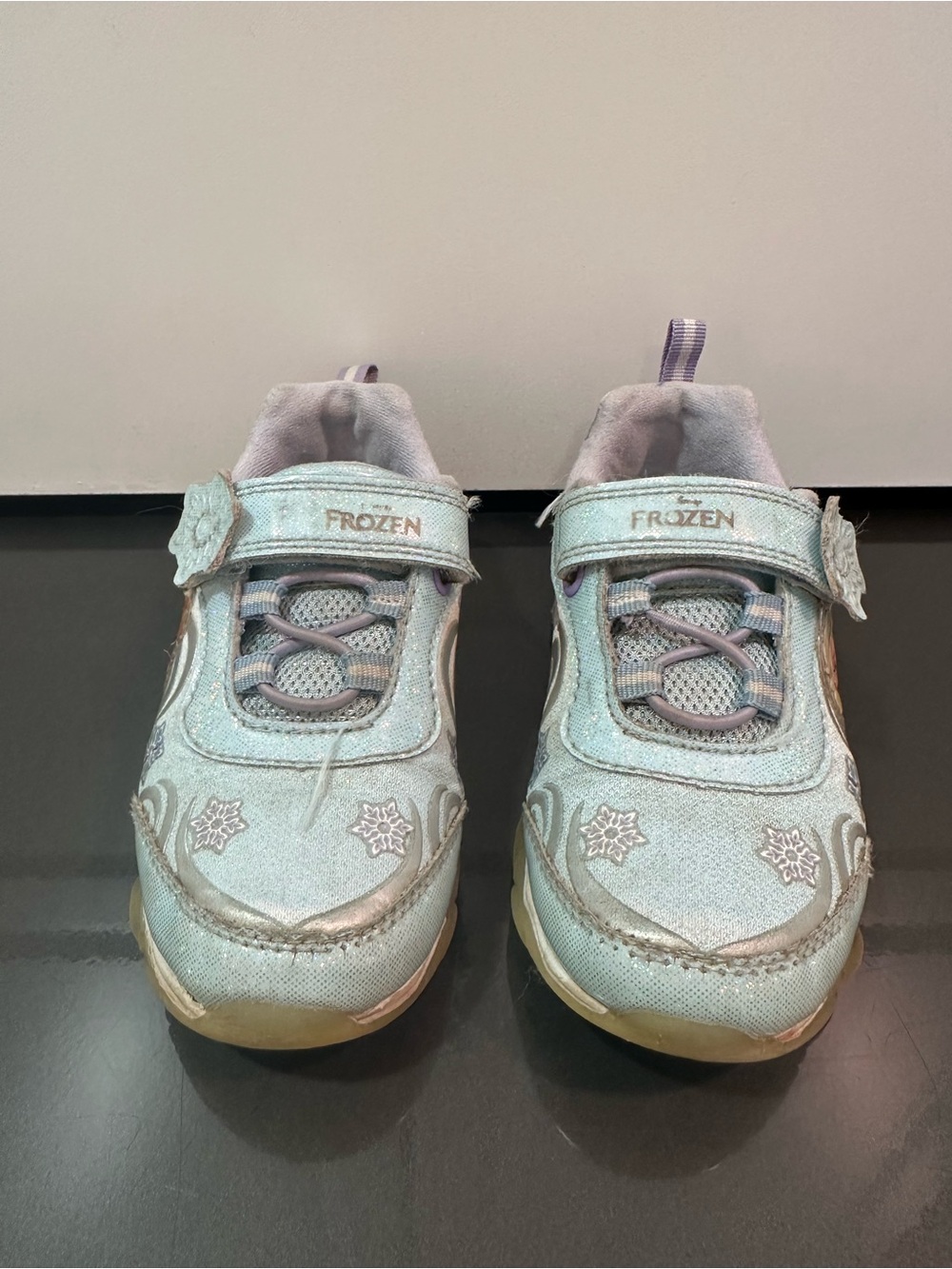 Girls Frozen Light Up Sneakers Size 10